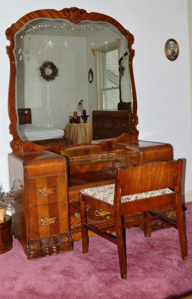 1920 S Waterfall Bedroom Set