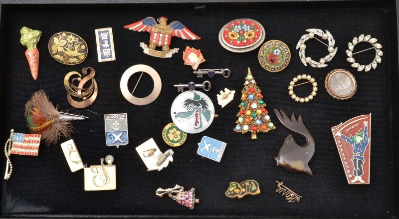 Large Grouping of Vintage Pins: Large grouping of vintage pins including patriotic, in service pin, cloisonné pin pins, Soviet pins and other