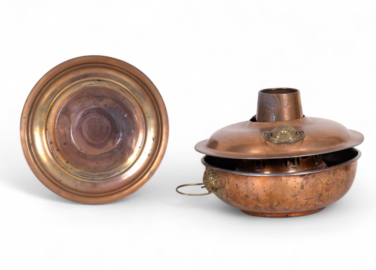 Japanese Shabu-Shabu Copper Hot Pot w/ Foo Dogs: 4-piece Japanese copper Shabu-Shabu hot pot w/ brass foo dog head handles. Metal has some oxidation. Bottom plate measures approx. 12" in diameter. Piece stands approx. 9.25" tall. See photos for furt