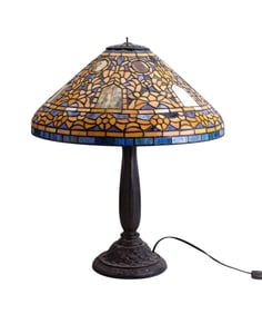 Leaded Glass Style / Slag Glass Table Lamp