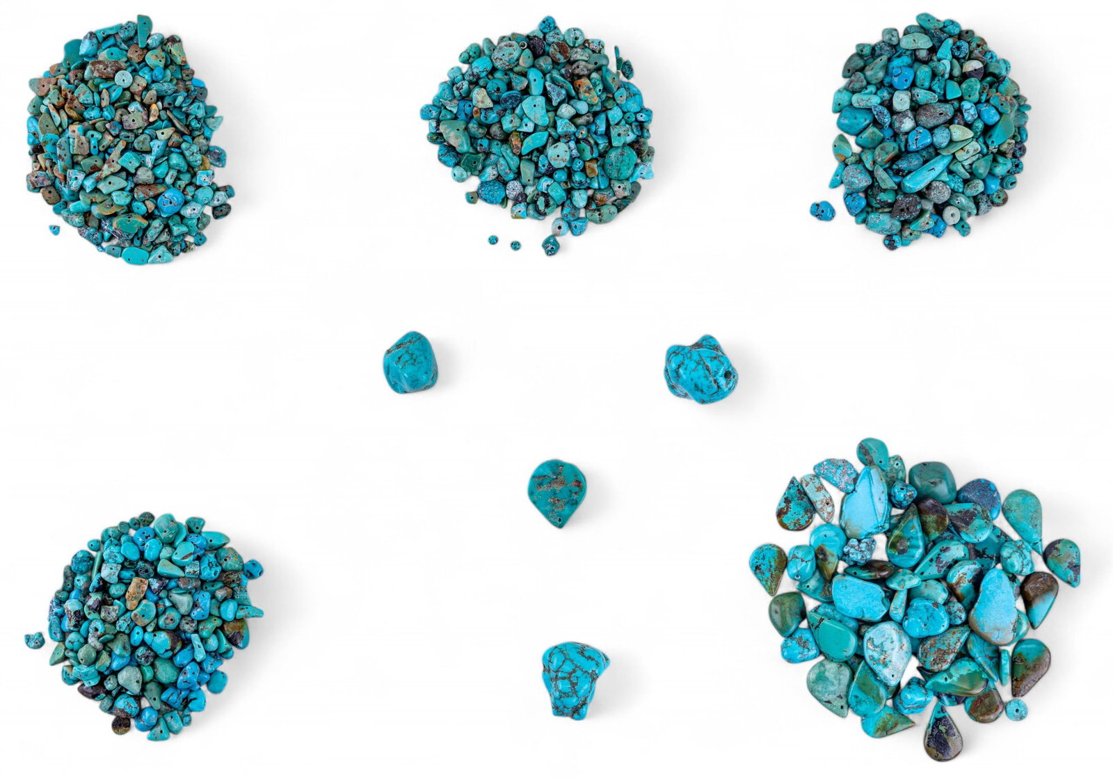 Turquoise and Howlite Beads for Jewelry Craft: A large assortment of rough cut and tumbled turquoise and howlite jewelry craft beads, approx. 447g.