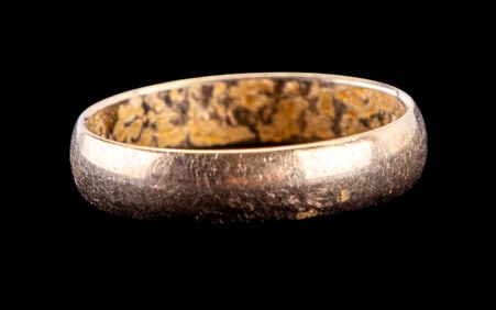 14K Gold Band Marked "TW" (Size 6.5)