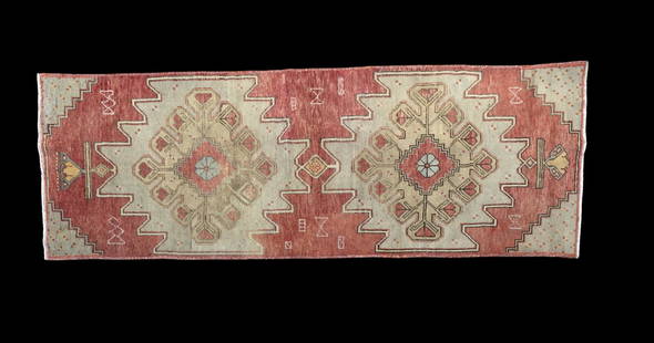 Oushak Rug (KAI#H10): Antique hand woven Oushak rug with tan and soft red geometric motif c. 1920, 3' x 8'5"