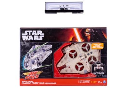 Star Wars Air Hog Millennium Flacon, R2D2 Bracelet