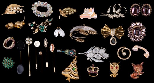 Corwn Trifari, Coro, Vintage Pins & Brooches