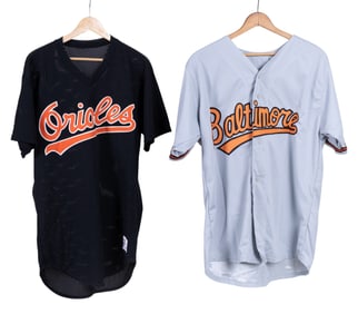 2 Signed Orioles Jerseys Mountcastle, Baines