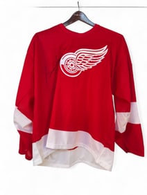 Gordie Howe Signed Red Wings Jersey