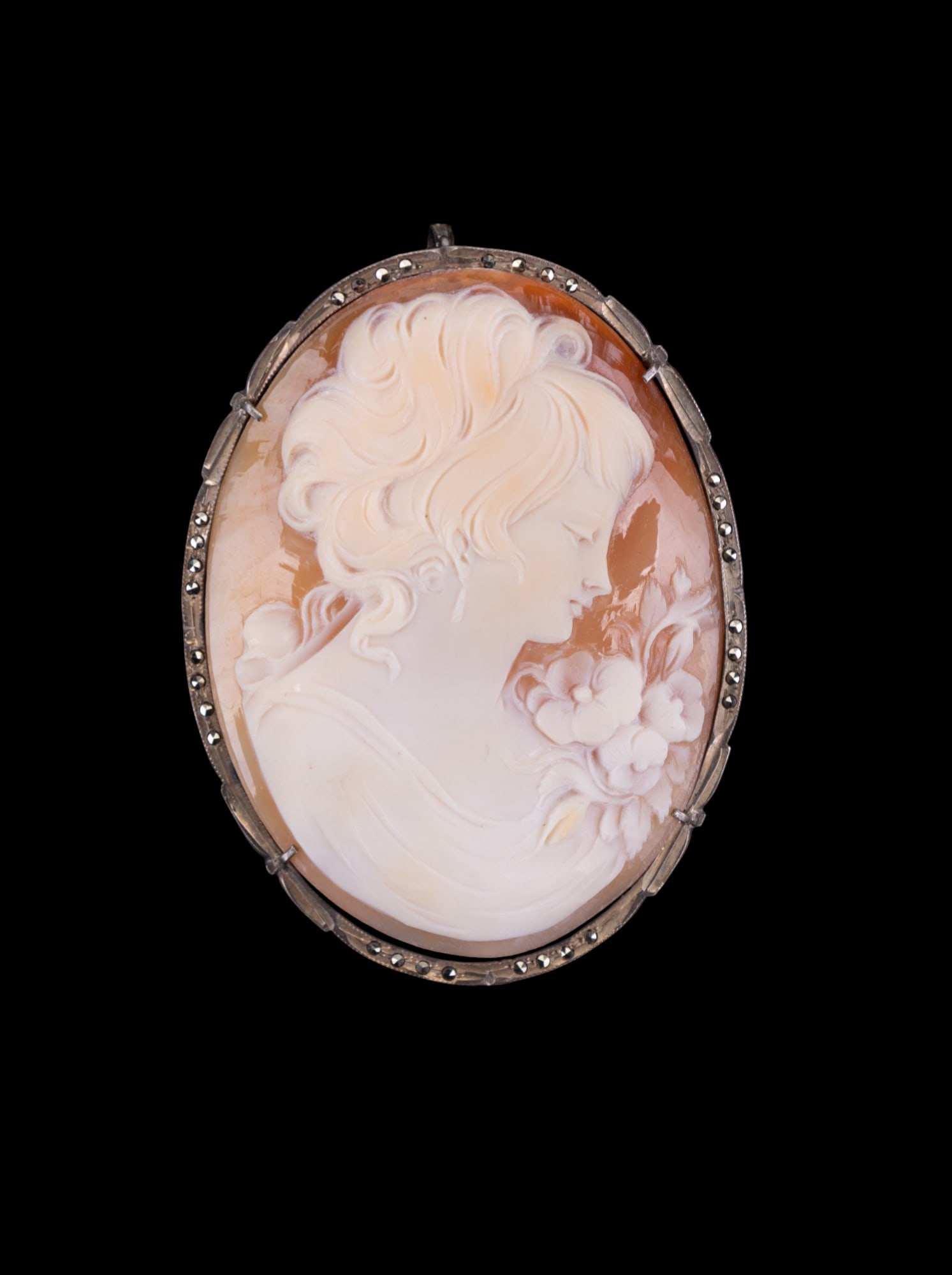 Carved Shell Cameo Brooch (1 of 5)