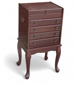 McGraw USA Standing Silver Chest