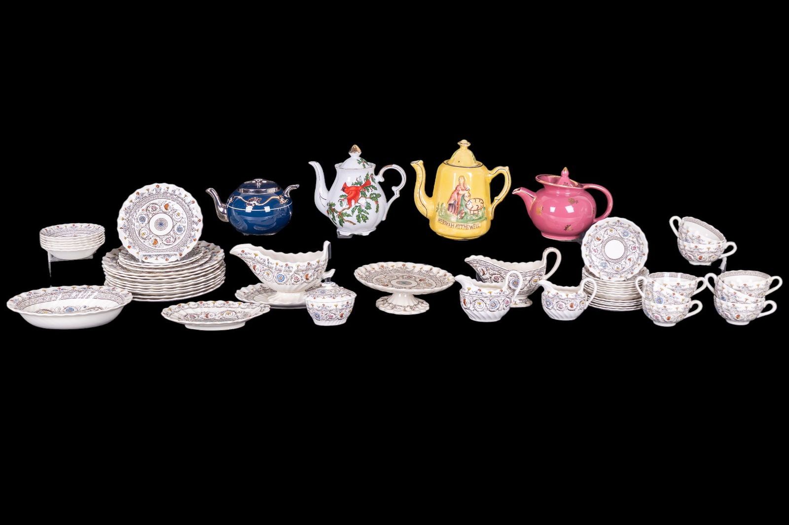 Copeland Spode Florence Dinner Ware: A collection of Copeland Spode dinner ware in the Florence pattern including 9 11" diam dinner plates, 1 8" salad plate, 3 7.5" desert plates, 5 6" bread plates, 8 saucers, 8 coffee cups, a celery tra