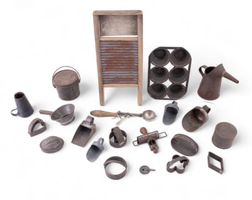 19th C Tinware, Hearth & later (19pcs)