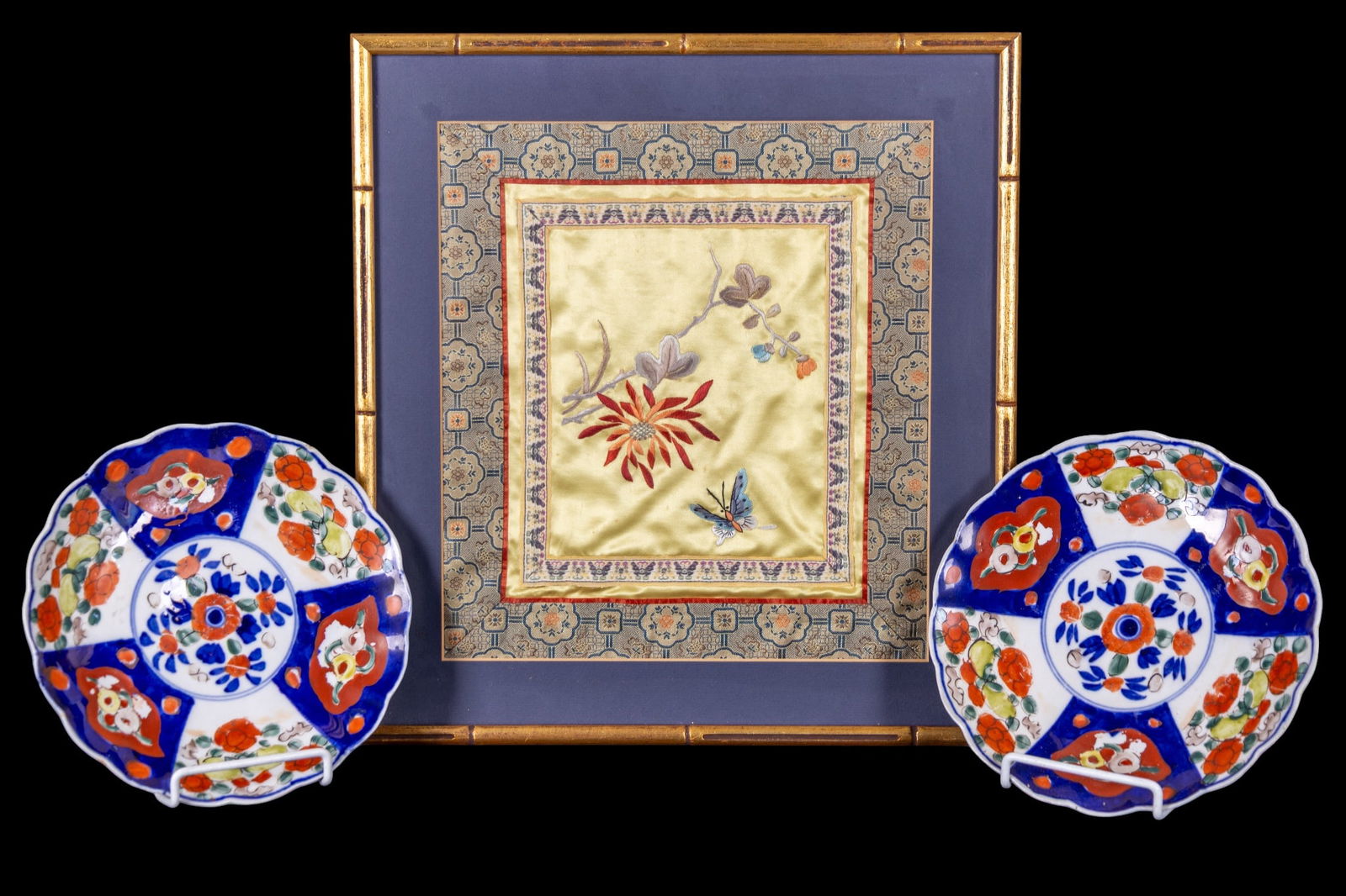Pair of Japanese Imari Plates & Framed Textile (1 of 16)