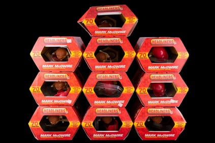 10 Mark McGwire Commemorative Figures in Box
