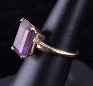 14K Yellow Gold Ring w/ Rectangular Amethyst