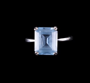 14K White Gold Ring w/ Blue Topaz