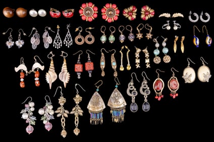 Costume Earrings (30 pairs)