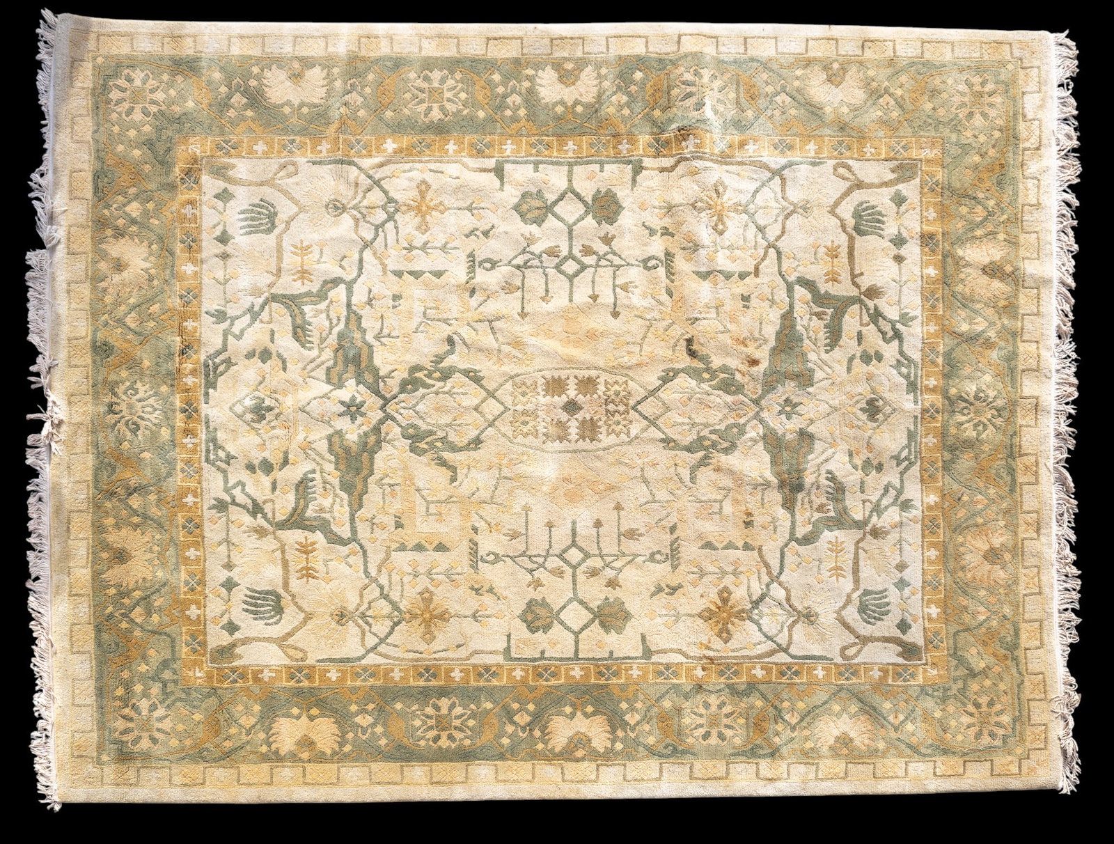 Oushak Rug > 7'x9': Oushak rug measuring approx. 9'10" x 7'10".