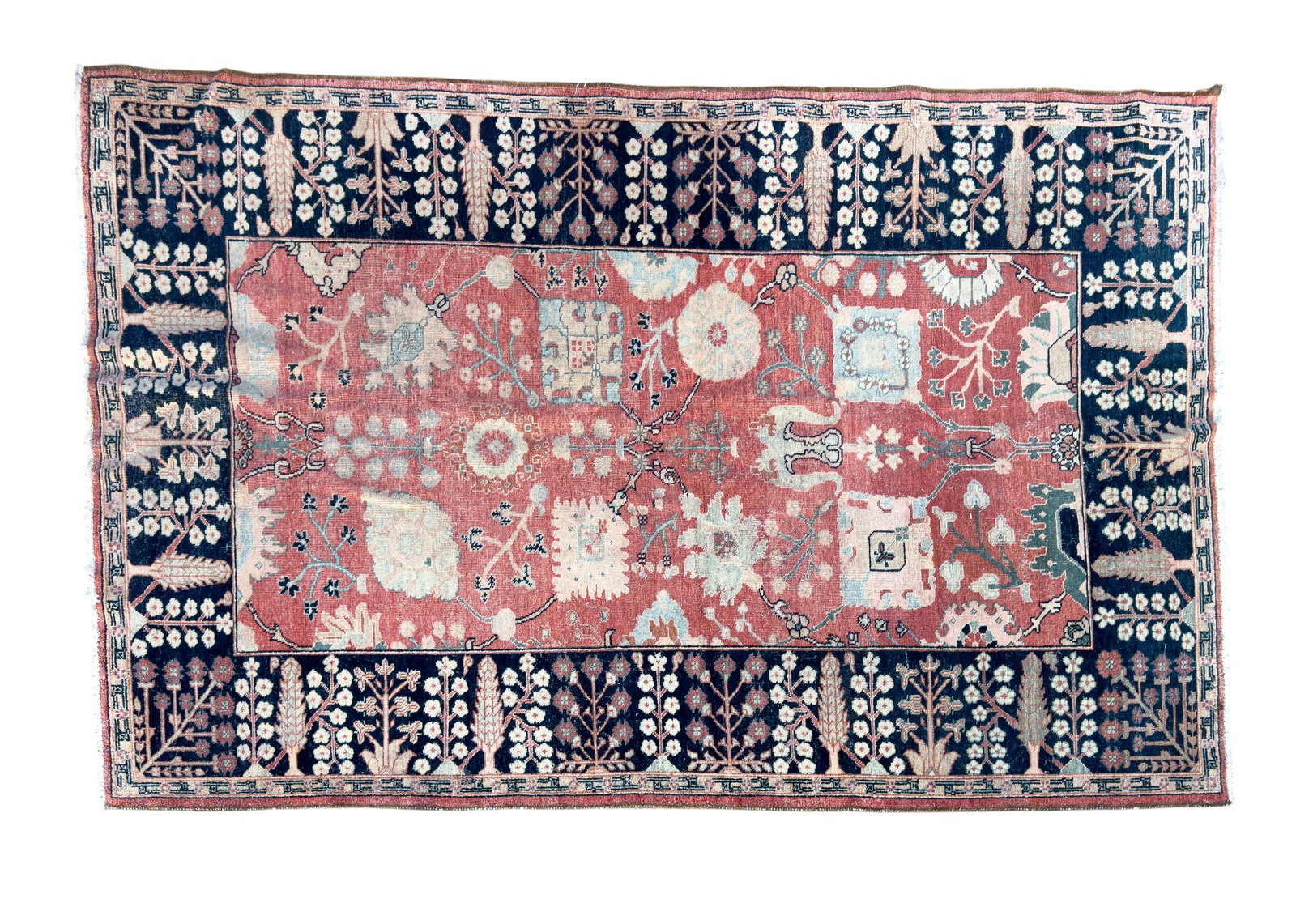 Persian Rug: Persian Rug measuring approx. 8'1" x 5'5".