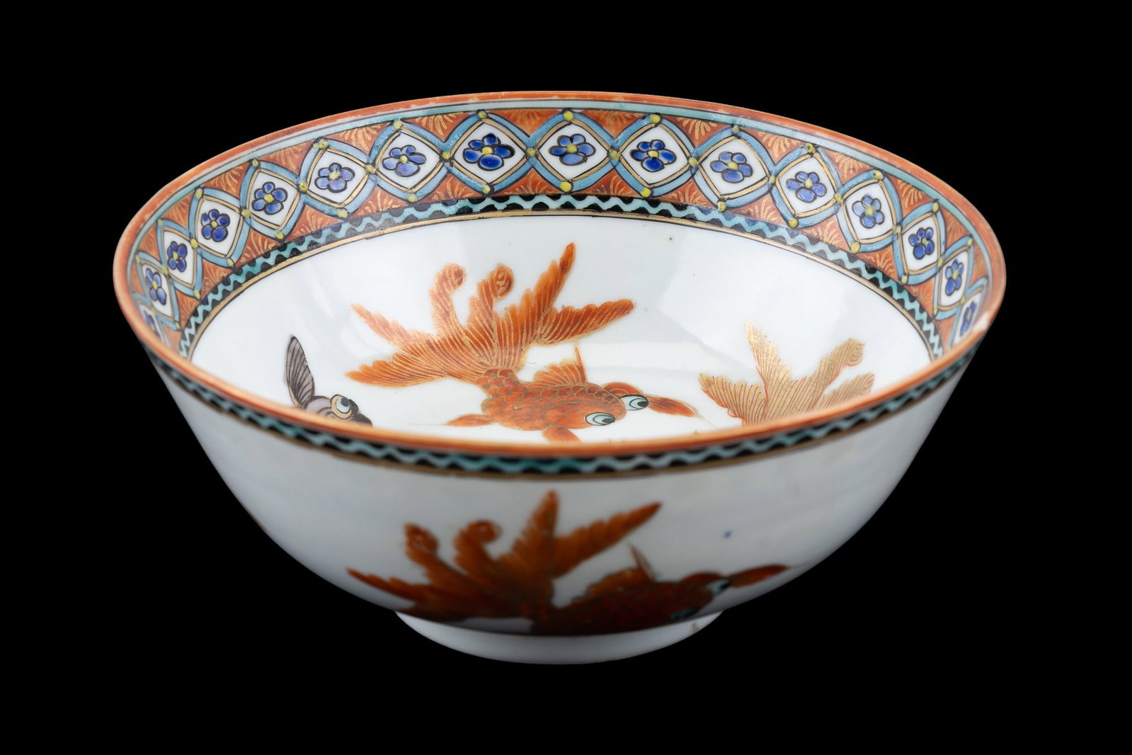 Antique Chinese Porcelain Fish Bowl: Fine hand painted Chinese porcelain bowl depicting fish and crawfish on interior bottom, which is also decorated with gold paint details. Measures approx. 6" diam.