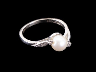 14K White Gold Pearl and Diamond Ring