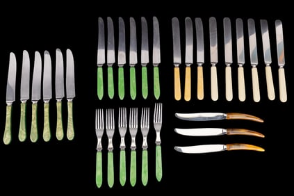 Mid Century Bakelite & Other Dinner Knives