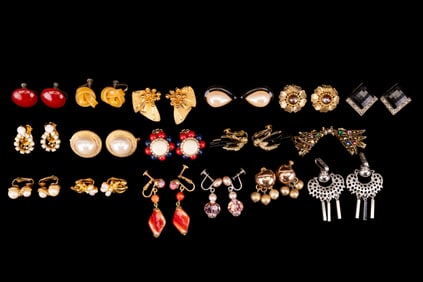 Bakelite and Other Designer Costume Earrings (17p)