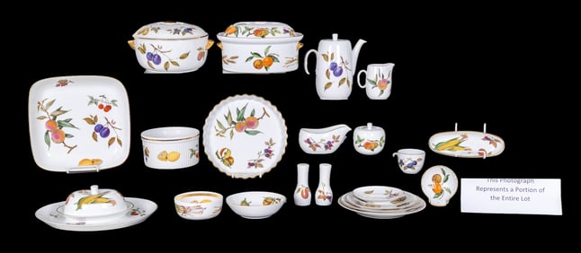 Royal Worchester Evesham Dinner Service