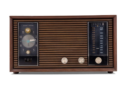 Vintage Zenith AM/FM Clock Radio, Model 2-2950