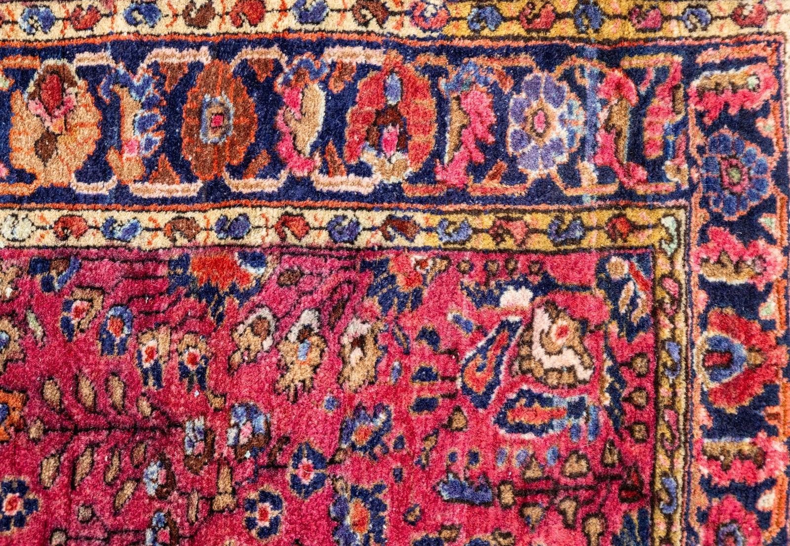Antique Persian Sarouk: Antique Persian Sarouk rug measuring approx. 4'8" x 3'4".
