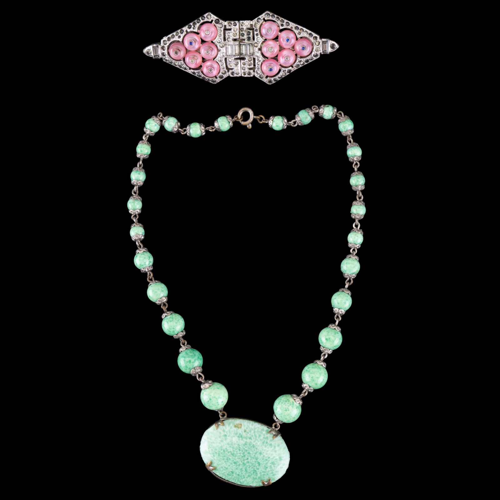 Victorian Peking Necklace and Art Deco Brooch: A Victorian necklace with green Peking glass beads and pendant, approx. 13" L, and a pink glass beaded Art Deco bar brooch/fur clip conversion.