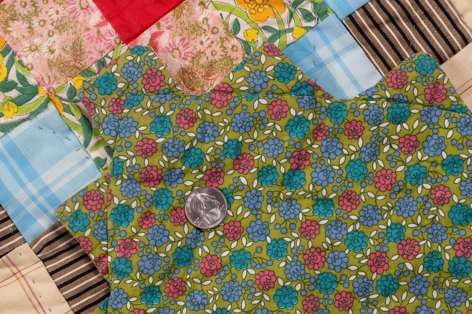 Vintage Diamond Pattern Patchwork Quilt - 7