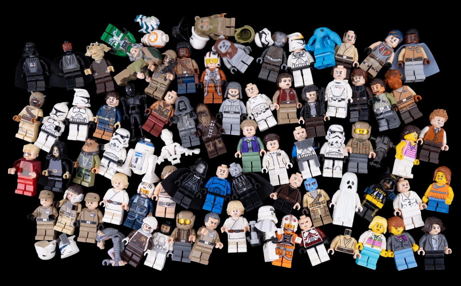 LEGO Minifigures, Star Wars and Others: LEGO minifigures featuring characters from Star Wars, Fantastic Beasts, and other themes. Includes minifigures with a variety of designs, outfits, and accessories.