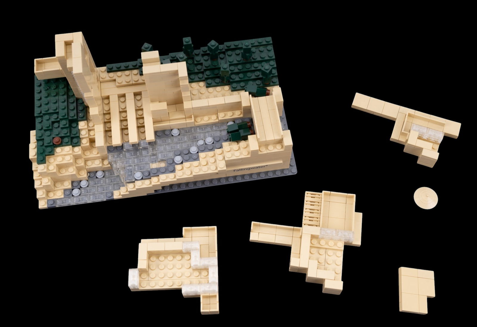 Incomplete LEGO Set with Assorted Pieces (1 of 1)