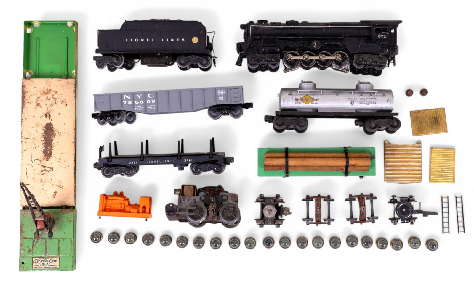 Vintage Lionel S-2 Turbo Locomotive and Freight (1 of 14)