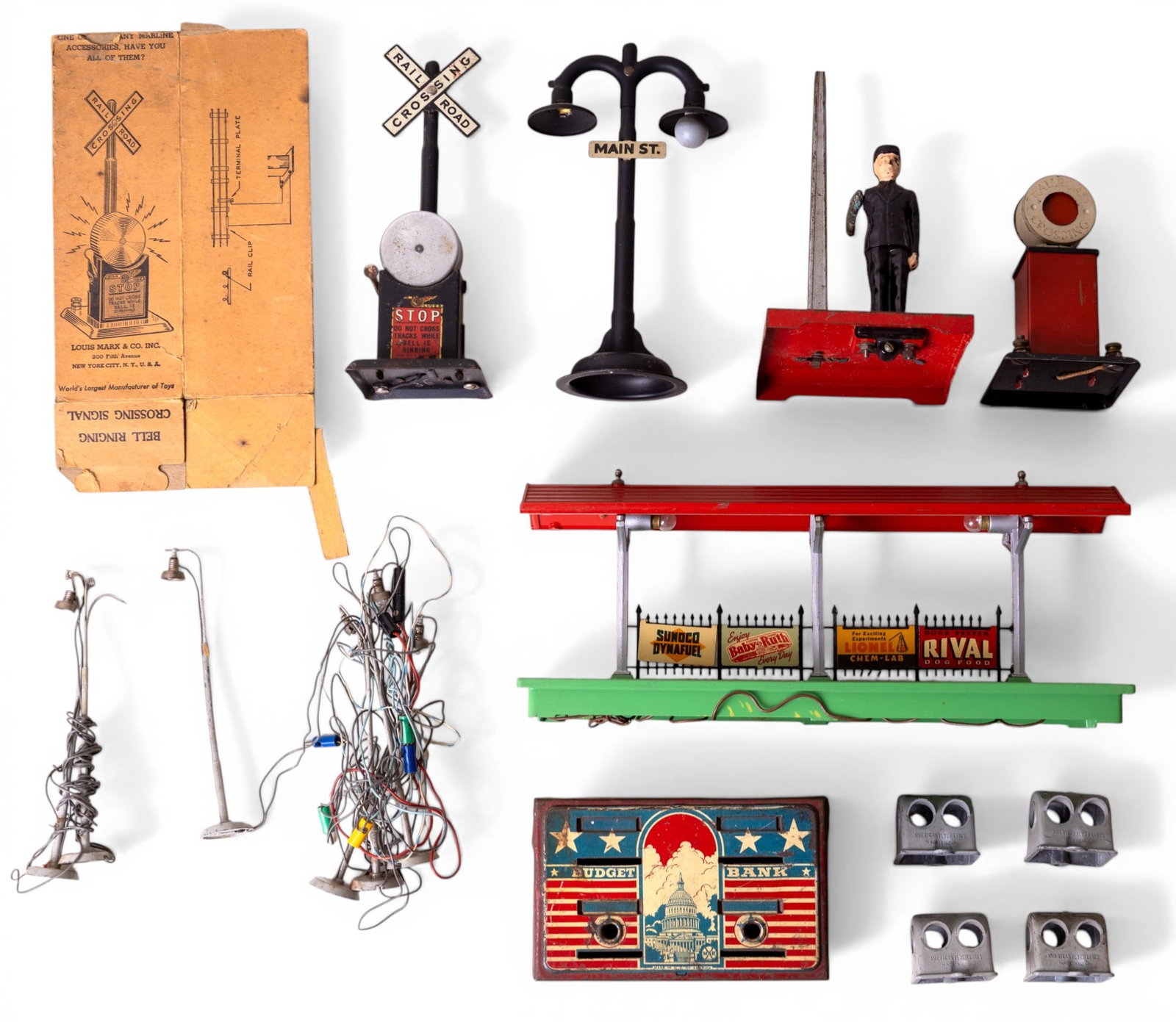 Lionel No. 156 Station Platform, Accessories (1 of 12)