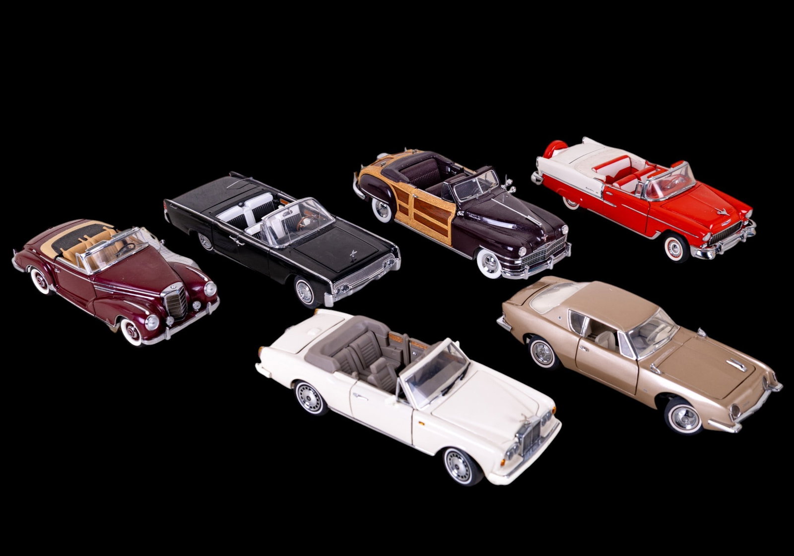 Franklin Mint Die Cast Automobile Models: Group of 4 Franklin Mint die cast model automobiles, including a 1948 Chrysler Town & Country, 1955 Chevrolet Bel Air, 1957 Mercedes-Benz 300SC, 1961 Lincoln Continental, 1963 Studebaker Avanti, and a