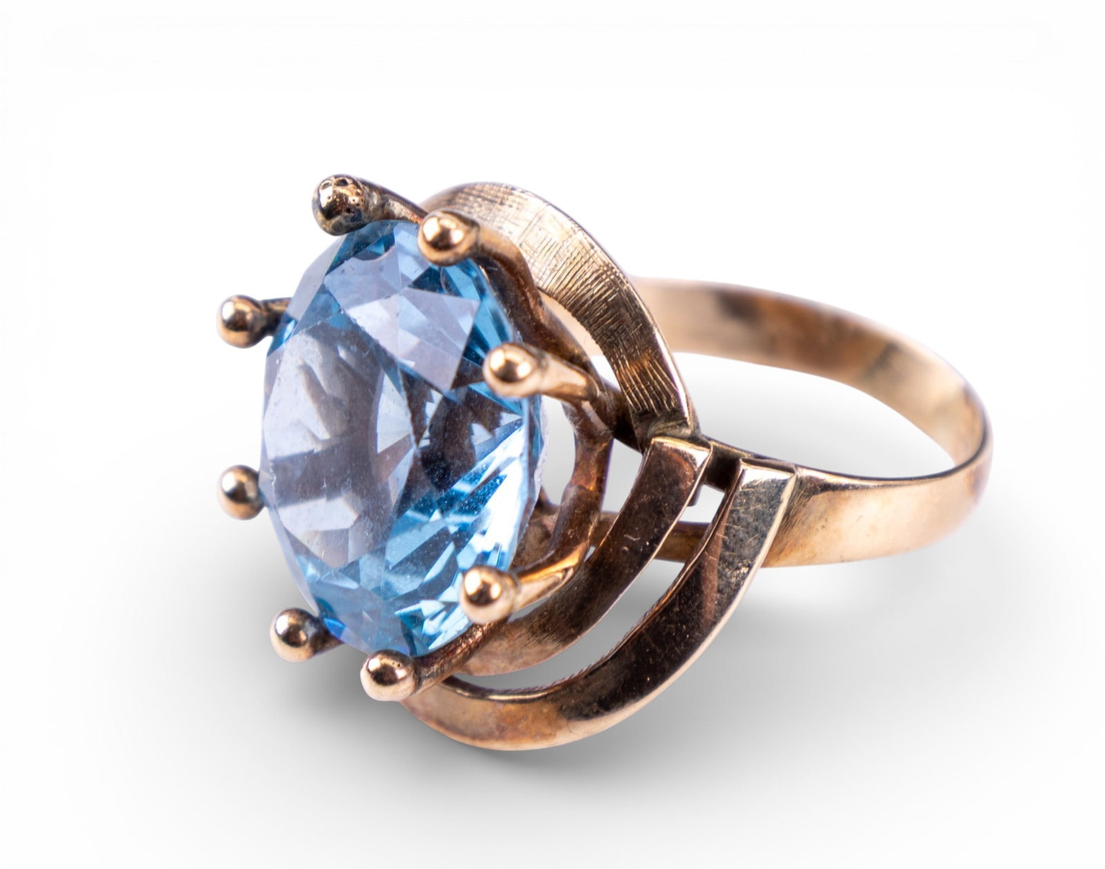 14K Gold and Blue Topaz Ring: A 14K gold vintage cocktail ring featuring a large blue topaz solitaire measuring approx. 17mm, size 8.75, total approx. 11g. NEW BUYERS MAY NOT PAY WITH CREDIT OR DEBIT CARD. If this is your first pu