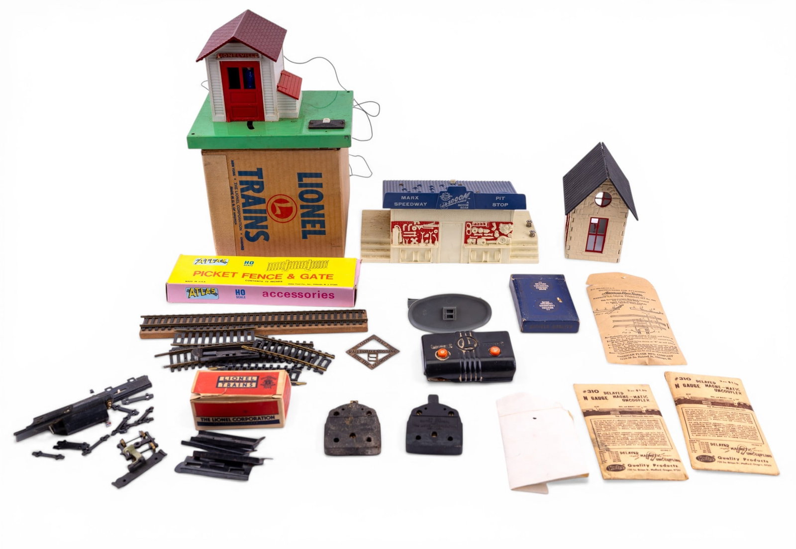 Model Train Accessories with Lionel (1 of 10)