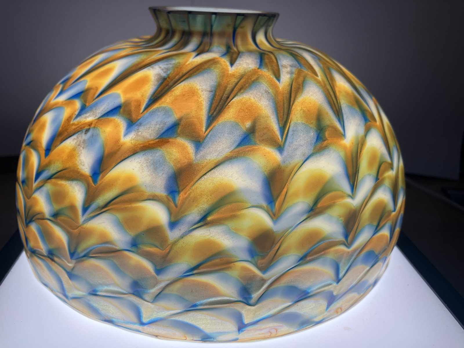 Tiffany Studios Desk Lamp, Iridescent Shade - 10