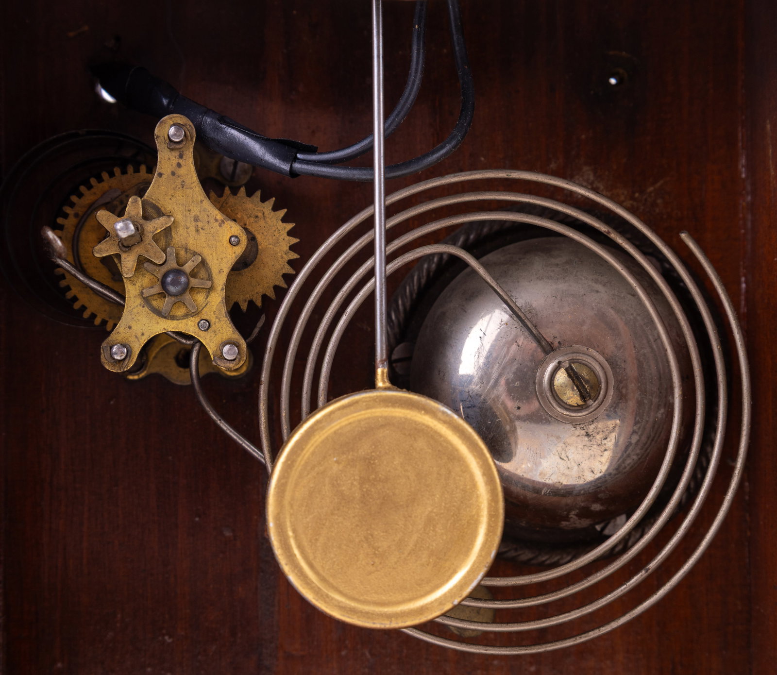 Pluto Wm. Gilbert Electrified Gingerbread Clock - 4