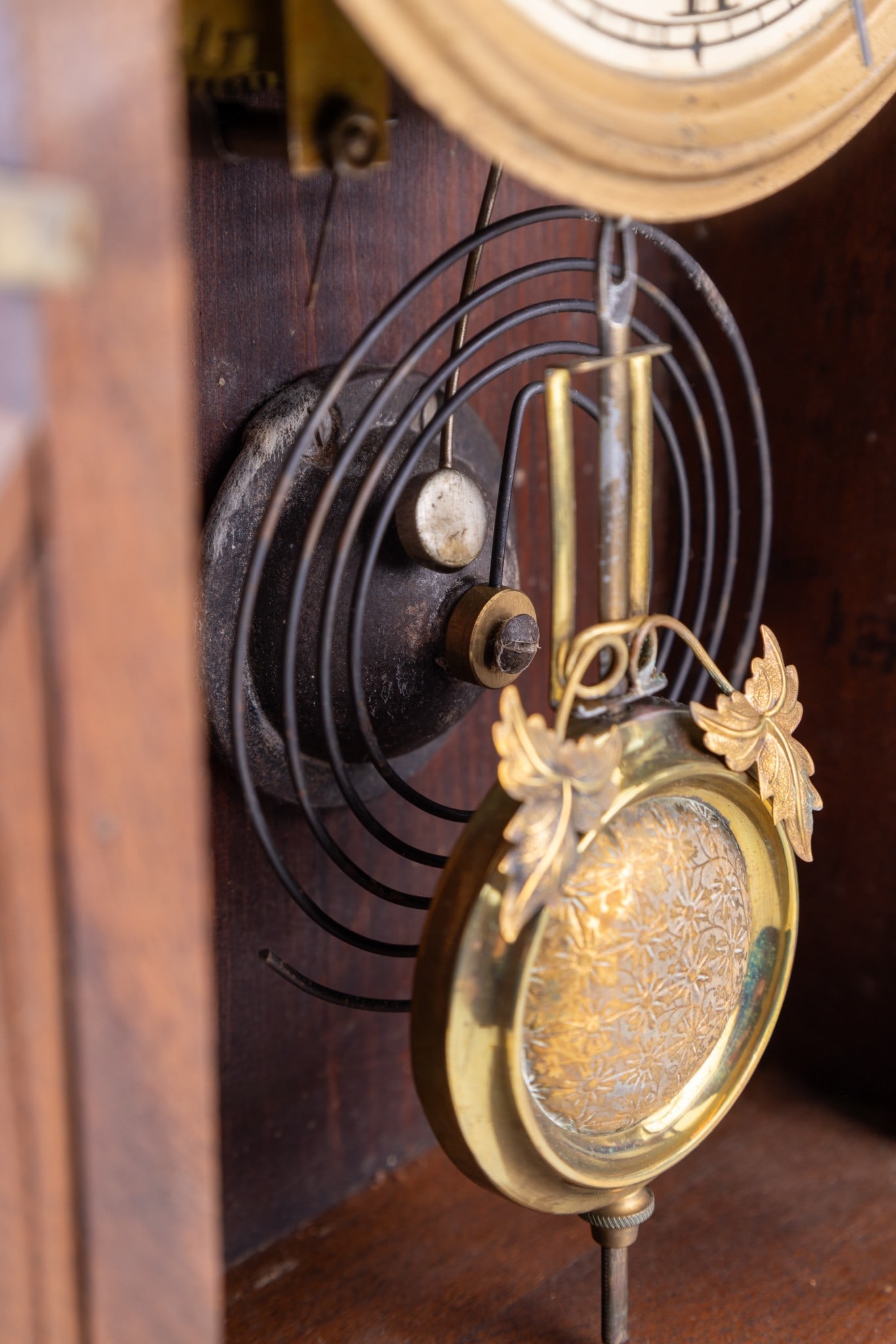 Antique "Leopard" Walnut Parlor Clock - 12