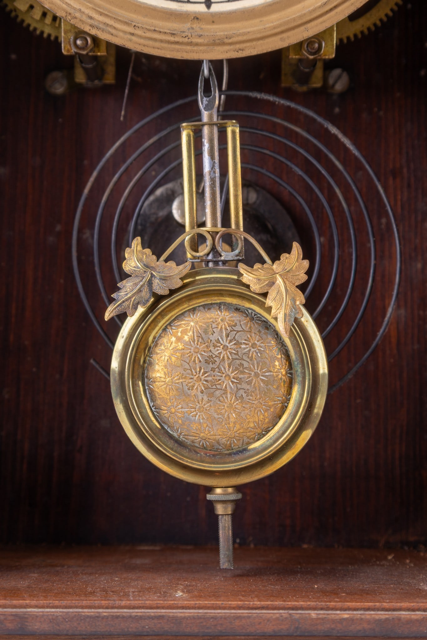 Antique "Leopard" Walnut Parlor Clock - 7