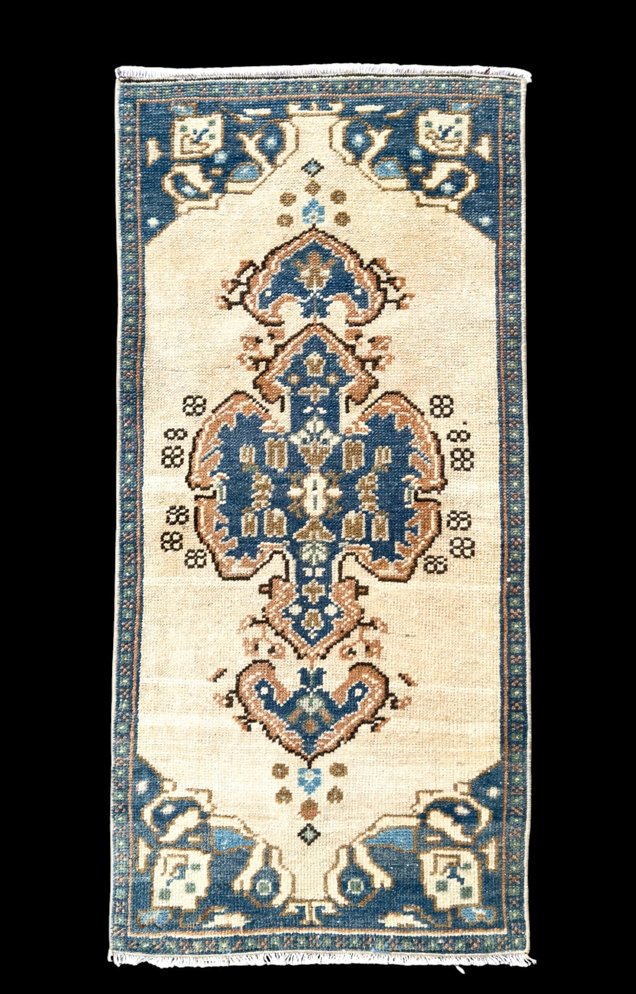 Semi-Antique Oushak Area Rug (1 of 8)