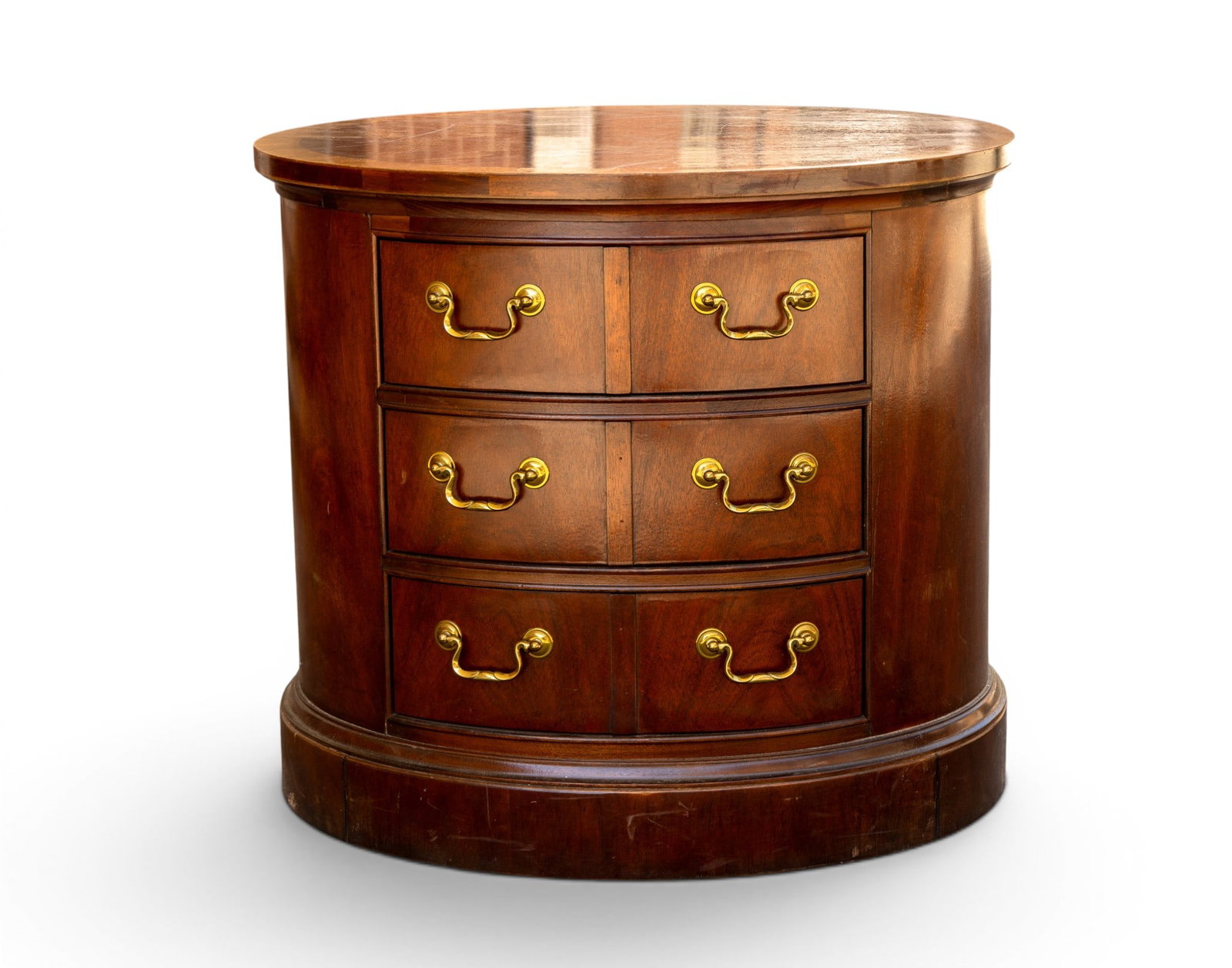 Thomasville Mahogany Side Table / Cabinet: A mahogany oval side table cabinet with dovetailed drawer storage featuring brass pulls and pecan wood inlay banding on the top by Thomasville furniture as part of their Mahogany collection, measures 