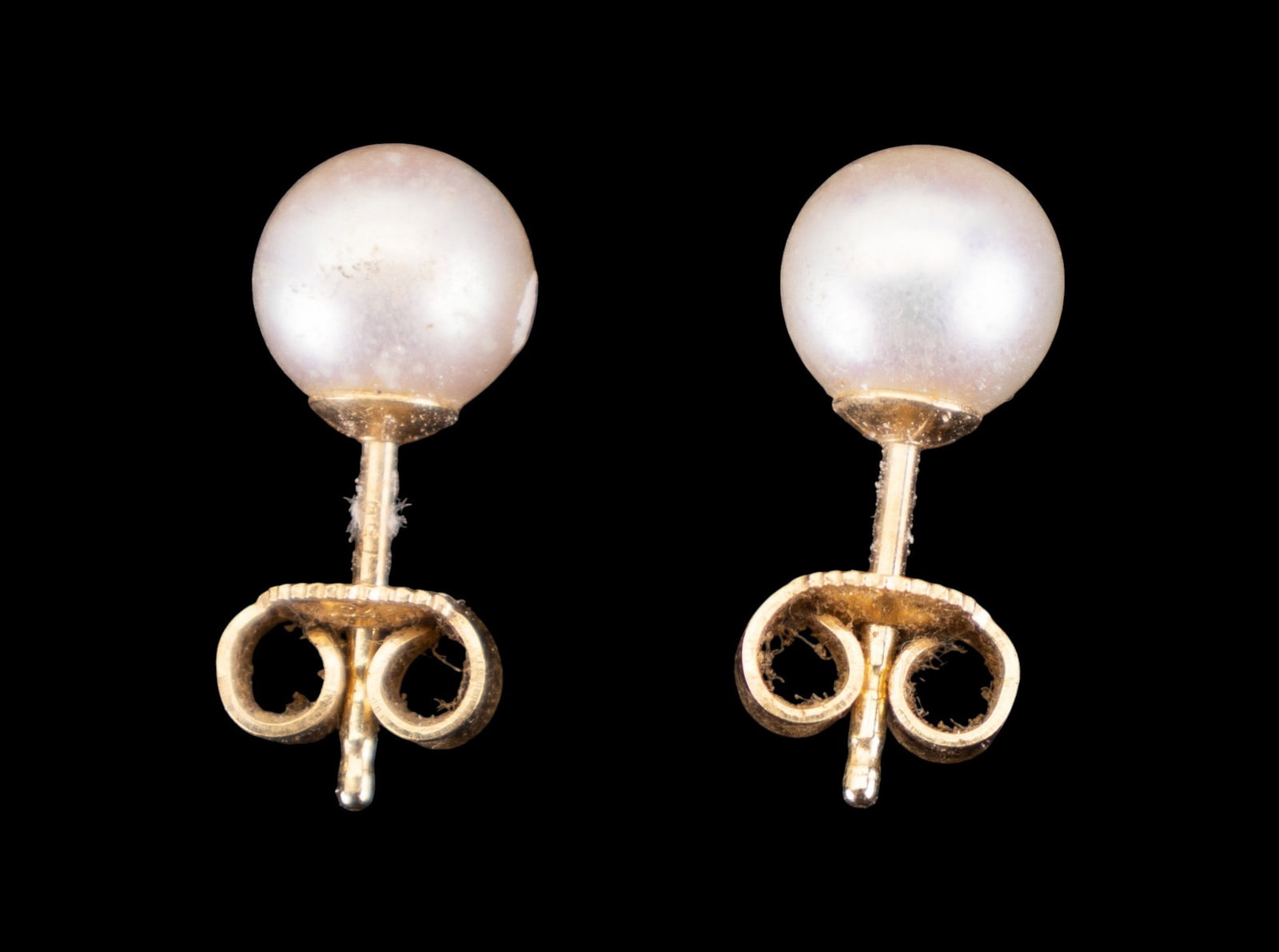 Mikimoto Pearl and 18k Gold Earrings w/Box: White pearl stud earrings in original Mikimoto box, set in 18k gold and signed Mikimoto
