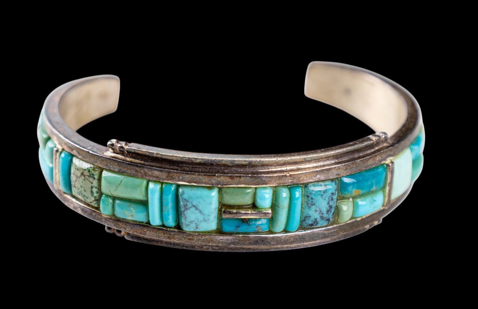 Vintage Native Cuff: Signed DTR maker and sterling, intricate turquoise inlay variety