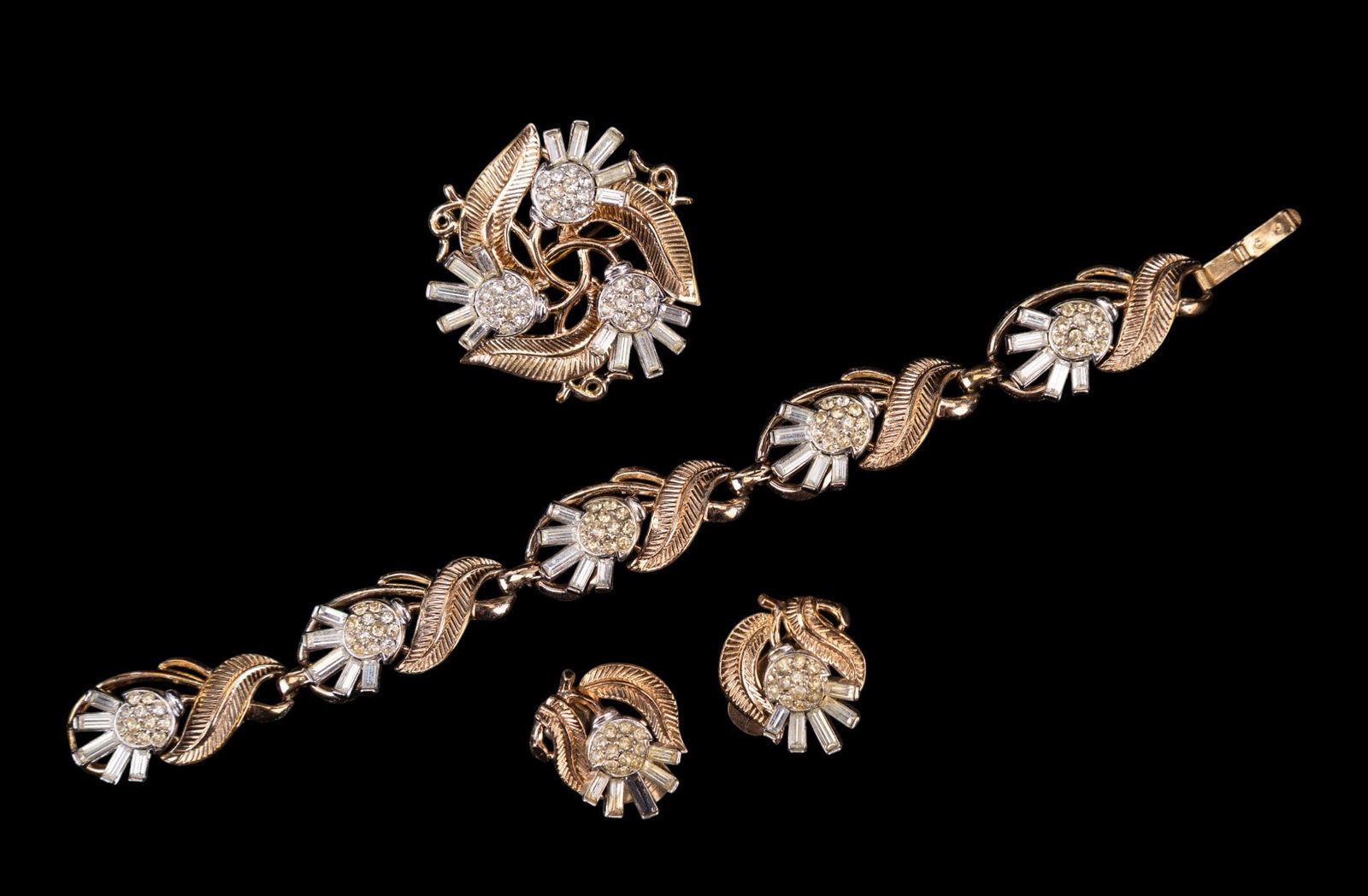 Trifari Vintage Jewelry Set (4 Pcs) (1 of 8)
