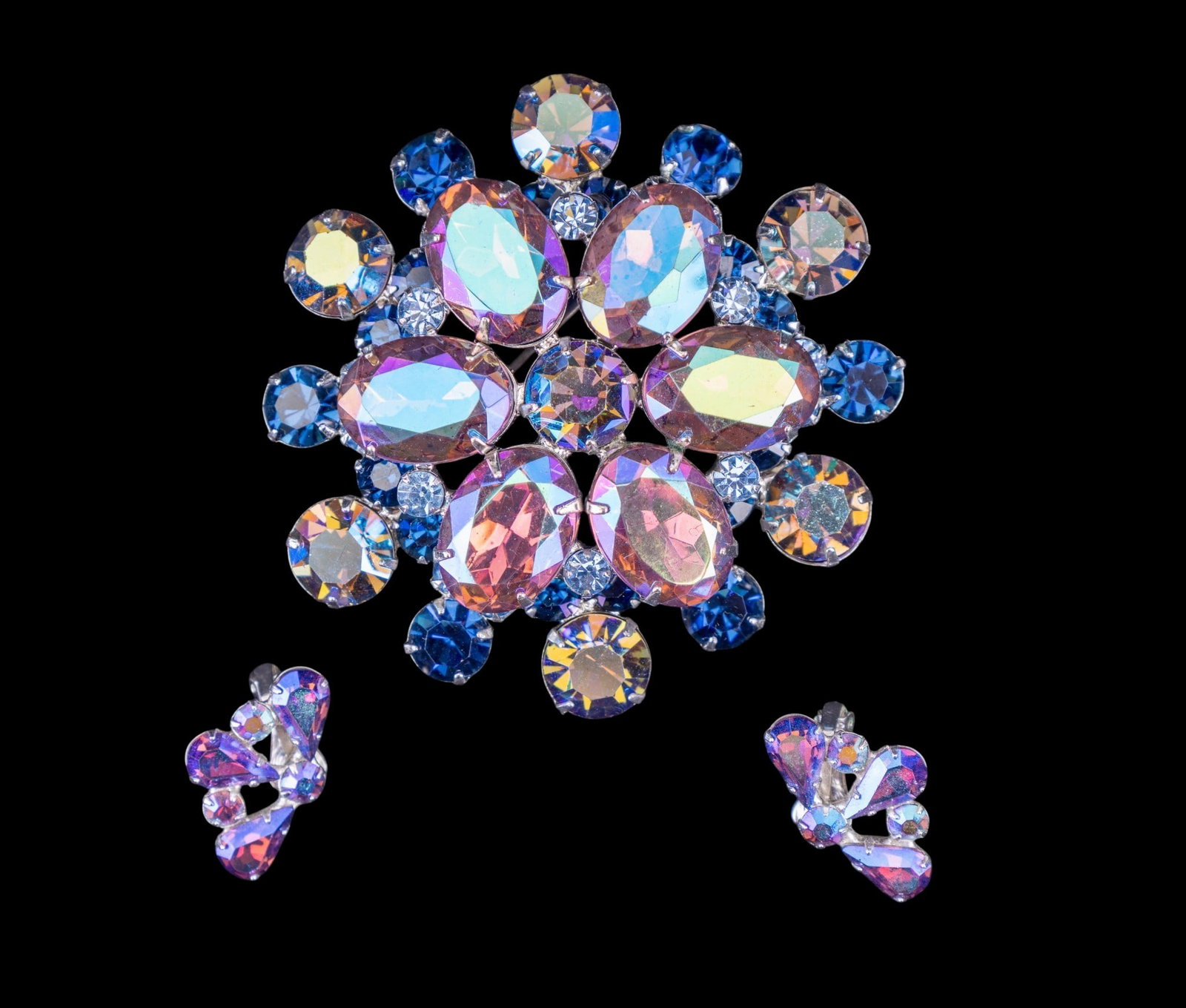 Juliana D & E and B. David Jewelry: Fabulous iridescent vintage costume jewelry. A 2 3/4" multi-layered pronged iridescent rhinestone brooch attributed to (Juliana) Delizza and Elster (with "figure 8" soldering on the back). The brooch 