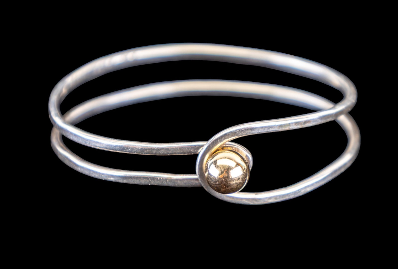 Sterling & 14K Cape Cod Style Bracelet: A vintage Cape Cod style ADK designer sterling silver and 14K bracelet bangle. The 14K domed ball serves as the closure of this bangle bracelet. (12.25g)