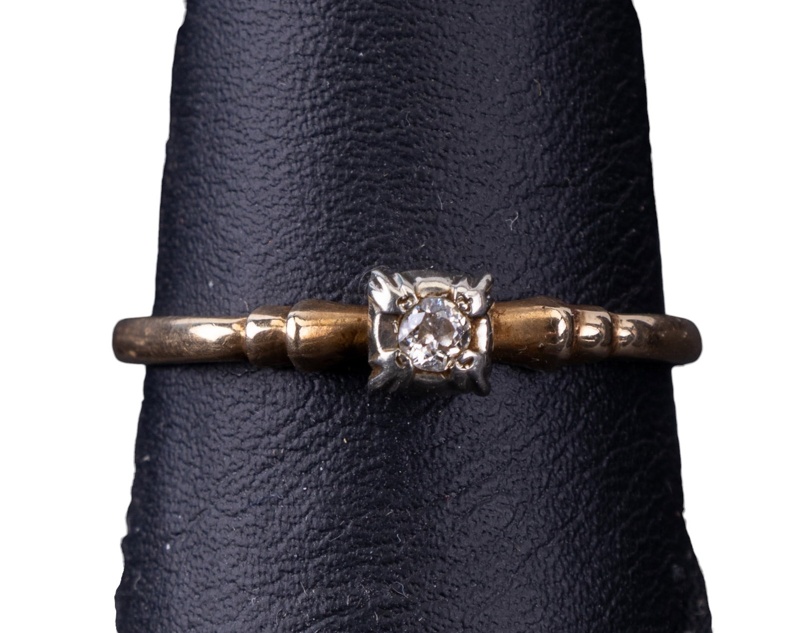 10K Yellow Gold Ring w/ Small Diamond (1 of 5)